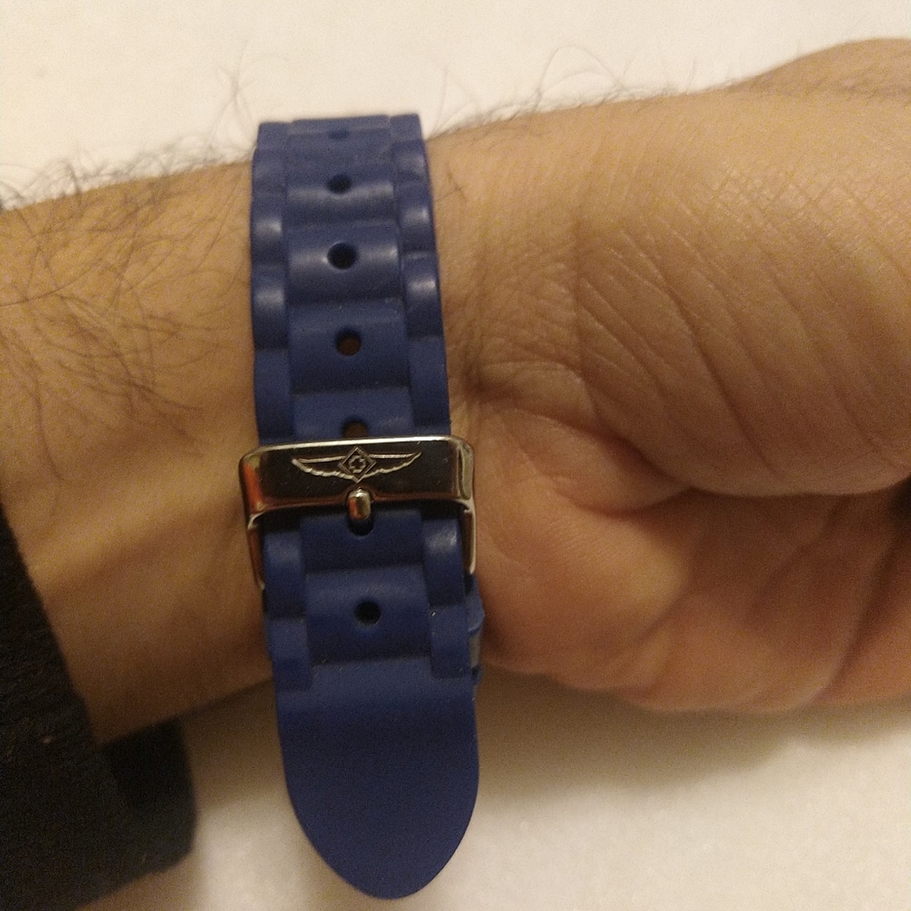 Watch - Picture 2 of 4